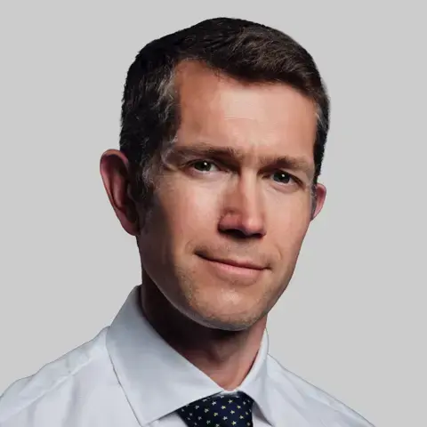 Mr Charles Willis-Owen