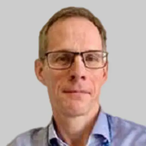 Dr Tom Geldart