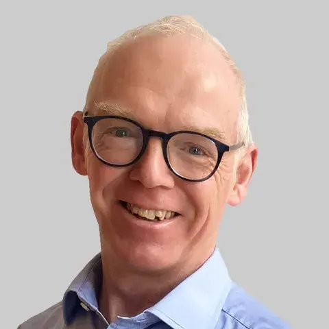 Dr Sean Weaver